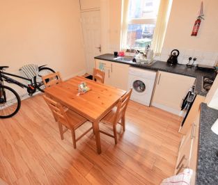 3 bedroom House in Burley Lodge Terrace, Leeds - Photo 4