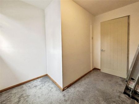 3 bedroom end of terrace house to rent - Photo 2