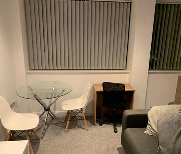 Studio Flat, Bracken House, M1 - Photo 1