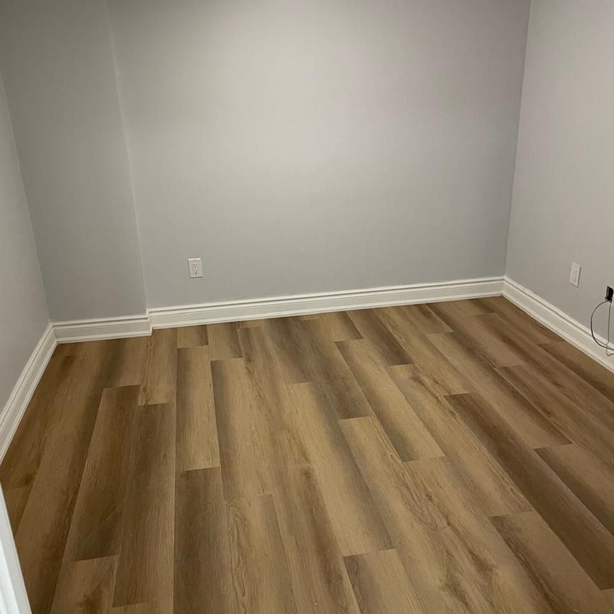 For Lease - 274 Oxbow Crescent Unit# Walk Out Basement, Mississauga, Ontario - Photo 1