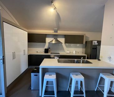 STYLISH & SECURE! - Photo 4