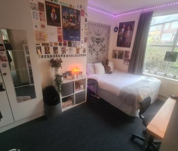 7 Bed - 1 The Village Street, Burley, Leeds - LS4 2PR - Student - Photo 3