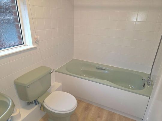 3 bedroom semi-detached bungalow to rent - Photo 1