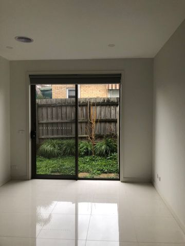 &lpar;On Hold&rpar; Quality 2 Bedrooms Townhouse in Noble Park - Photo 3