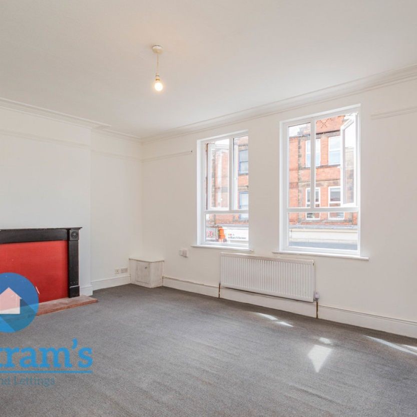 References Pending - 2 bed Apartment - Photo 1