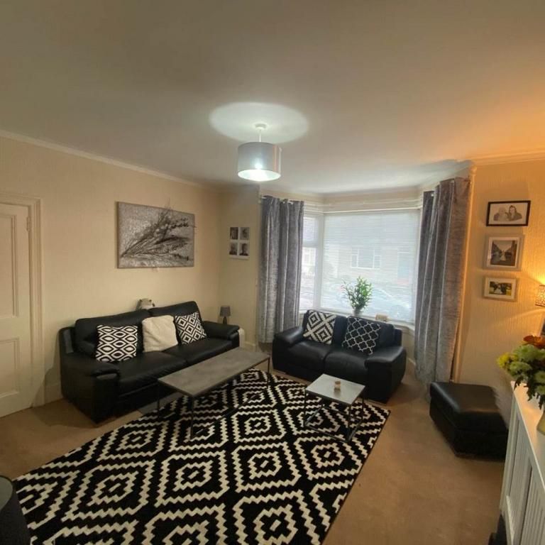 3 bedroom semi-detached house to rent - Photo 1