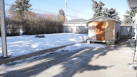 TWO BDRMS MAINFLOOR FOR RENT IN RADISSON HEIGHTS! - Photo 3