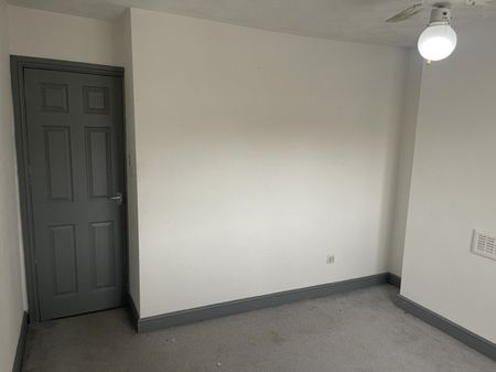 3 bed Terraced - To Let - Photo 5