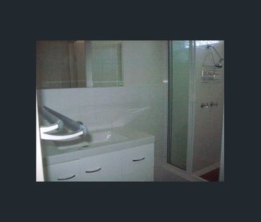 2 BEDROOM GROUND FLOOR IN WESTCOURT - Photo 3