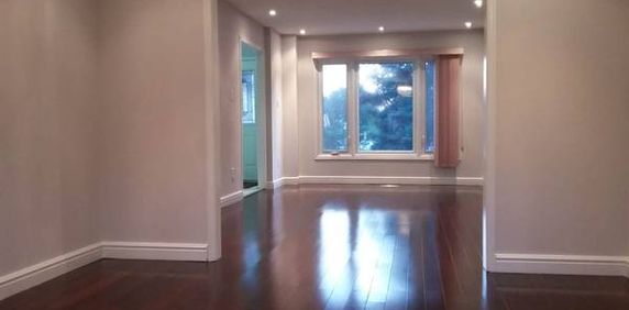 Spacious detached house with 4 bedroom/3br in Mississauga - Photo 2