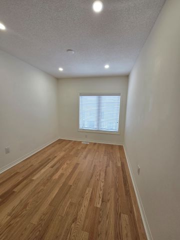 For Lease - 236 Vivant Street, Newmarket, Ontario - Photo 3