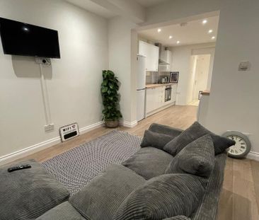 4 bedroom end of terrace house to rent - Photo 3