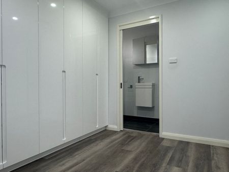 LUXURY 7 BEDROOM HOUSE - Photo 2