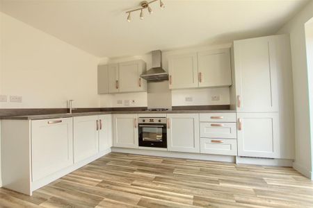 3 bedroom semi-detached house to rent - Photo 5