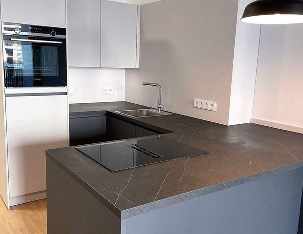 Wunderschöne * 2 Zimmer Wohnung * Einbauküche * Balkon * Frei ab 01.01.2026 - Photo 1