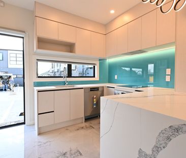 Modern and Cozy 2-Bedroom Terraced Home in the Heart of Otara - Photo 4