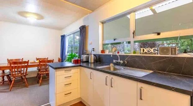 Three bedroom Family Home - Photo 1