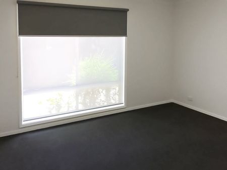 Comfortable and in a great location - Photo 3