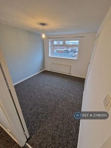 2 bedroom semi-detached house to rent - Photo 4