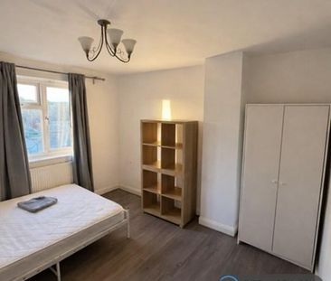 3 bedroom maisonette to rent - Photo 2