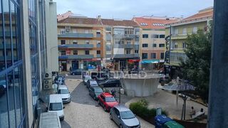 Apartment 2 bedrooms for rent Venteira Amadora - lots of natural light, air conditioning, kitchen - Photo 3