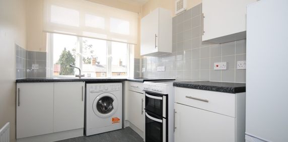 Old Woking, Woking - Photo 2