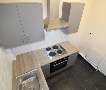 2 bedroom terraced house to rent - Photo 2