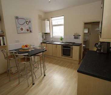 3 bedroom terraced house to rent - Photo 5