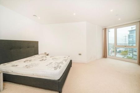 3 bedroom flat to rent - Photo 4