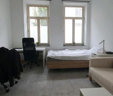 Vollmöbeliertes Zimmer in fantastischer Lage für Studenten - Photo 1