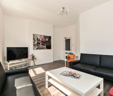 Room in a Shared Flat, Ferndale Road, L15 - Photo 1