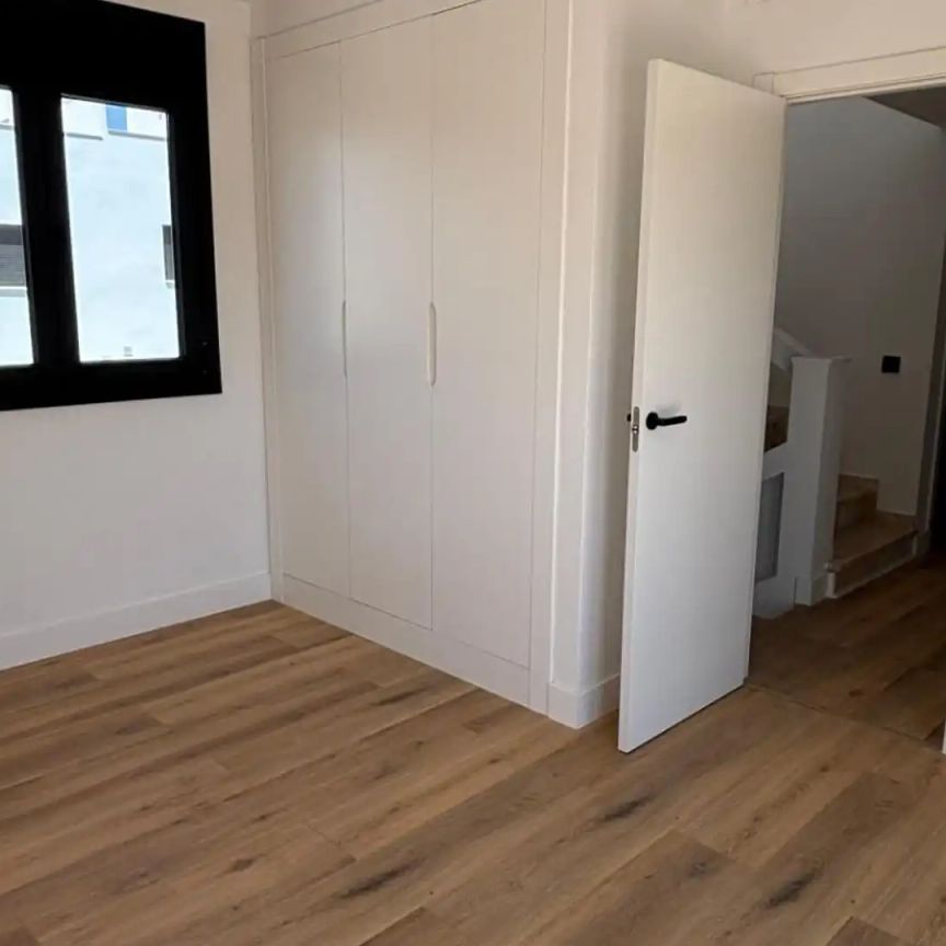 Casa adosada de alquiler en Calle Goya, Cártama - Foto 1