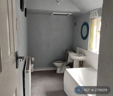 3 bedroom terraced house to rent - Photo 4