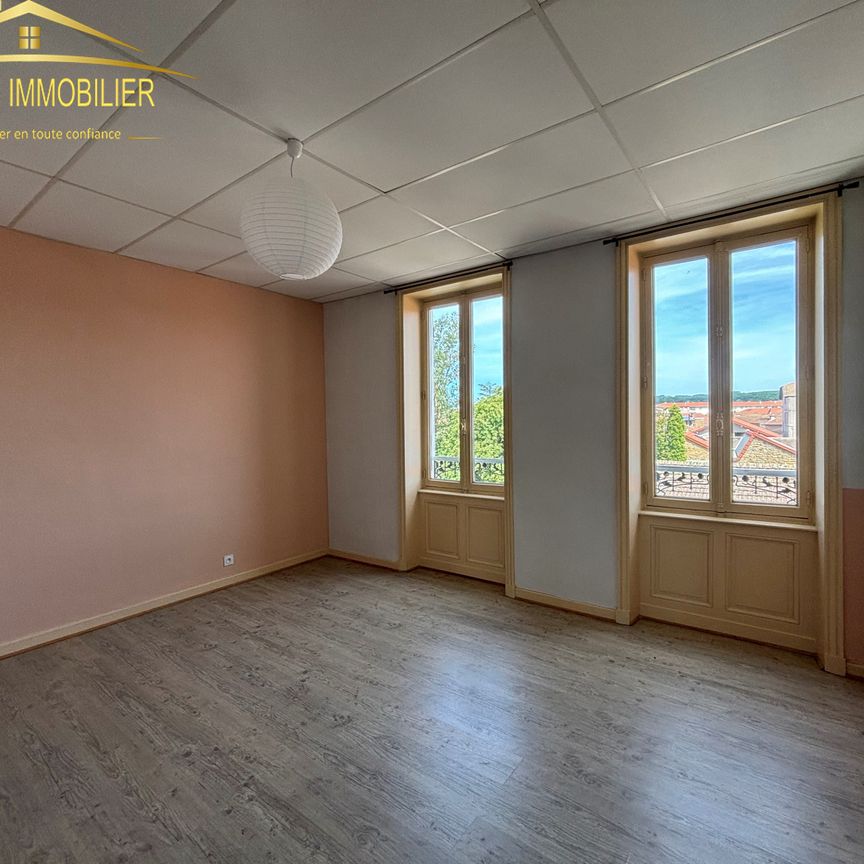 Location Appartement 2 pièces 52m² CHARLIEU 42190 - Photo 1
