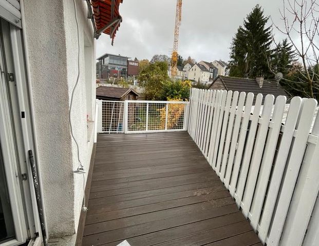 Zentrale Wohnung mit Terrasse, Garten und Gäste-WC - Photo 1