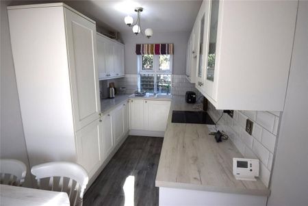 2 bedroom end of terrace house to rent - Photo 4