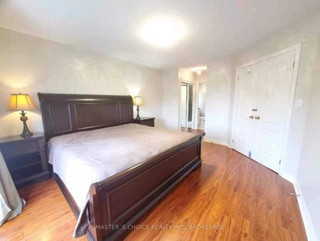 For Lease - 24 Golden Oak Avenue, Richmond Hill, Ontario - Photo 2