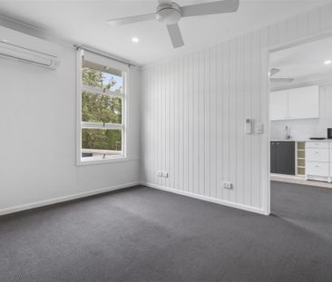 Renovated Spacious One-Bedroom Unit with kitchenette - Photo 1