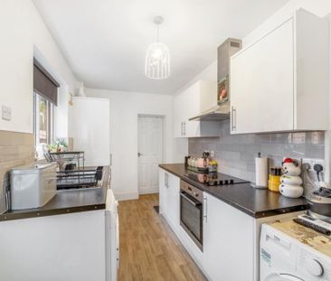 3 bedroom semi-detached house to rent - Photo 4