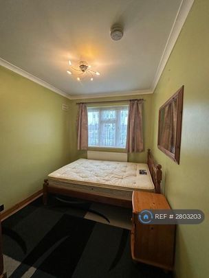 4 bedroom semi-detached house to rent - Photo 1