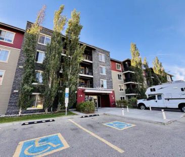 Modern and Bright 2 Bedroom plus Den and 2 Bathroom Condo with Larg... - Photo 1