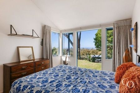 Scenic 4BR Home with Sea Views in Whakamarama - Photo 5