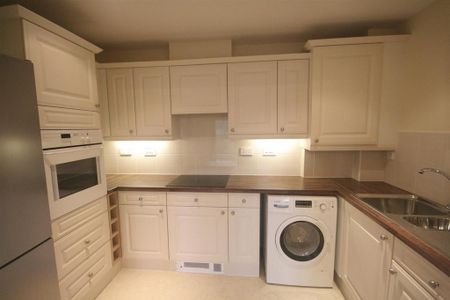 2 bedroom flat to rent - Photo 3