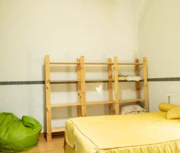Homey room for rent in 8-bedroom house in Sintra - Foto 5