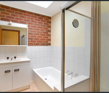 Light, Space & Easy Living in Caulfield South - Photo 6