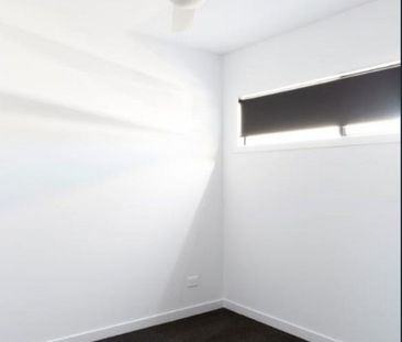 Modern 4 Bedroom Home - Ducted Air Conditioning - Photo 2