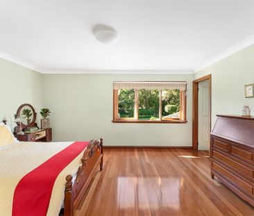 Elegant Family Home with Period Charm, Spacious Living & Private Ga... - Photo 4