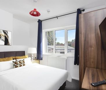 1 bedroom in a house share to rent - Photo 2