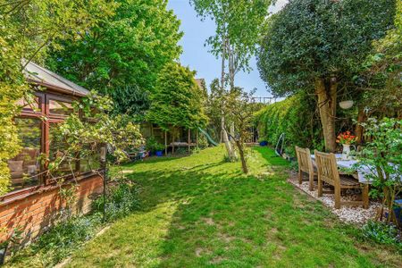 4 bedroom detached house to rent - Photo 4