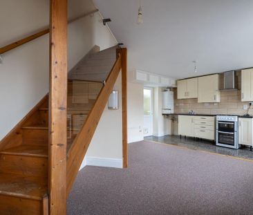 2 bedroom terraced house to rent - Photo 3